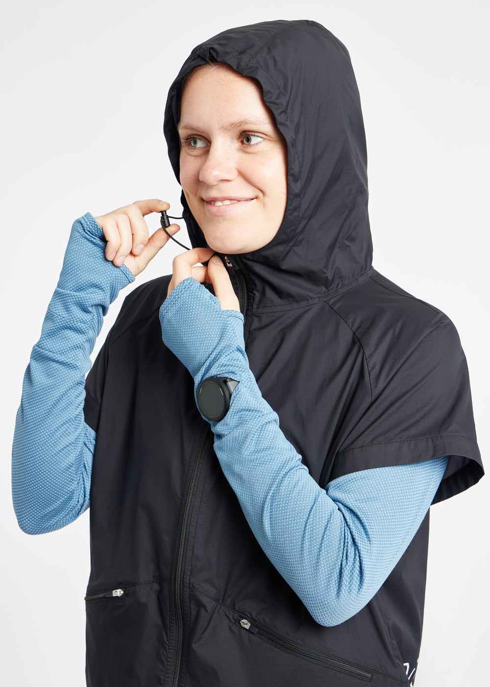 Run Poncho in Black, hood detail view